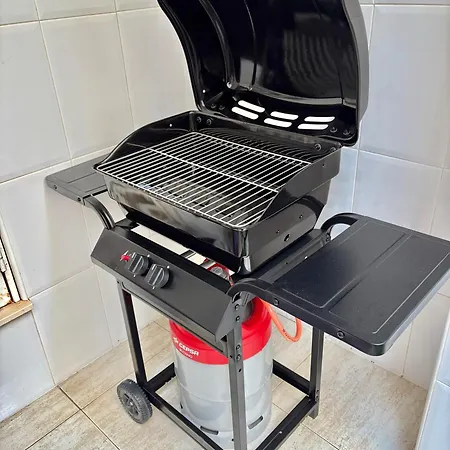 Con Patio Grande Y Barbacoa! Apartment